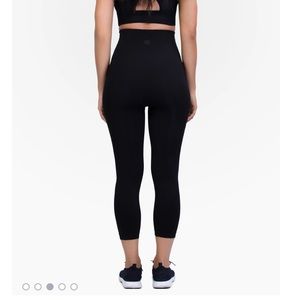Mother Tucker Capri leggings by Belly Bandit